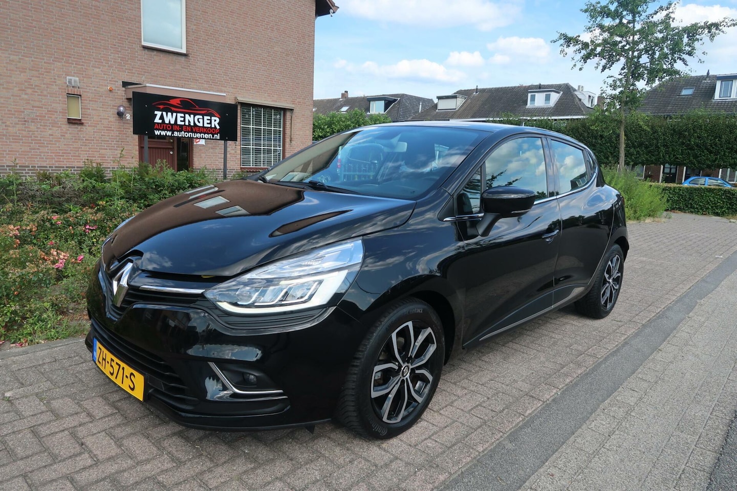 Renault Clio - 1.5 dCi Intens|NAVIGATIE|KEYLESS|CRUISECONTROL|AIRCO|FACELIFT|GOED ONDERHOUDEN - AutoWereld.nl