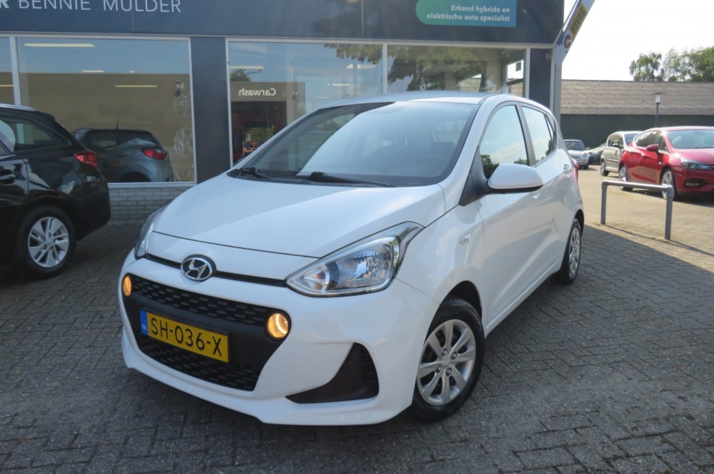 Hyundai i10 - 1.0i Comfort NAVI / AIRCO / CRUISE CONTR. - AutoWereld.nl