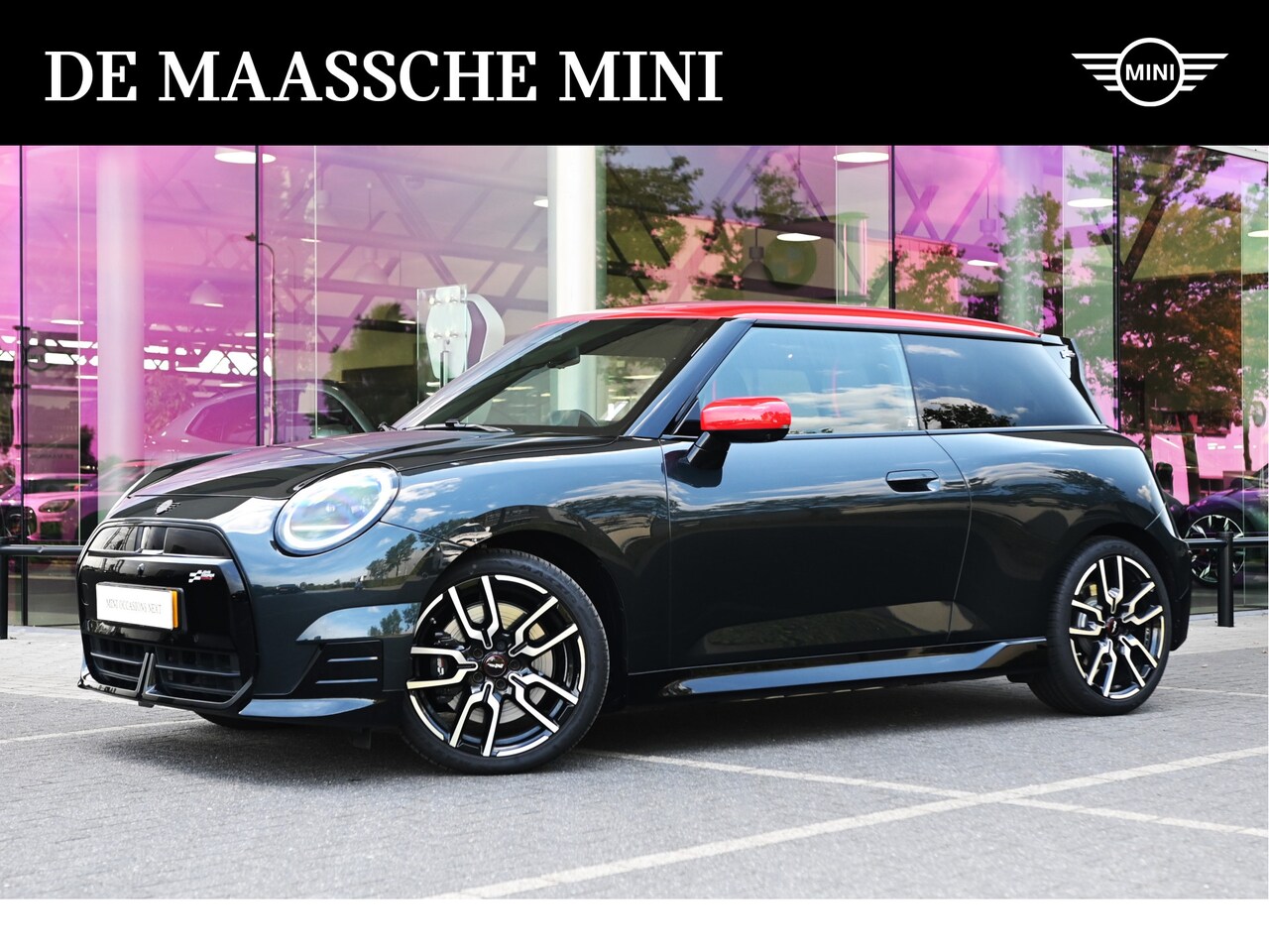 MINI Mini-Electric - Hatchback Cooper SE / JCW / Pakket XL / 18 inch JCW Lap Spoke 2-tone - AutoWereld.nl