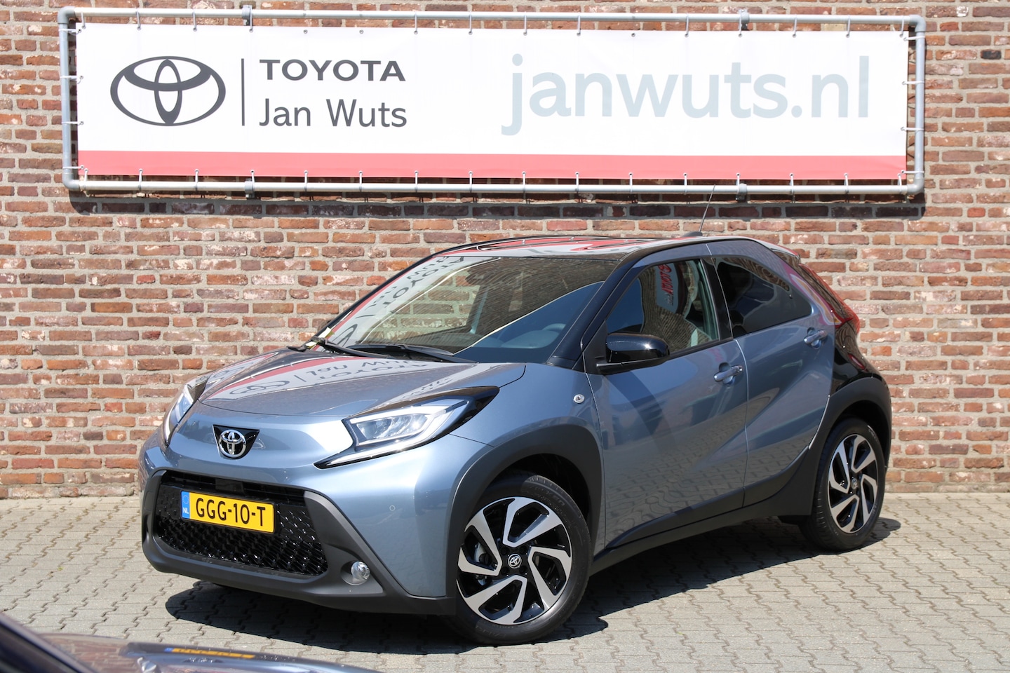 Toyota Aygo X - 1.0 VVT-i Pulse Plus PDC V+A + stoelverw. - AutoWereld.nl