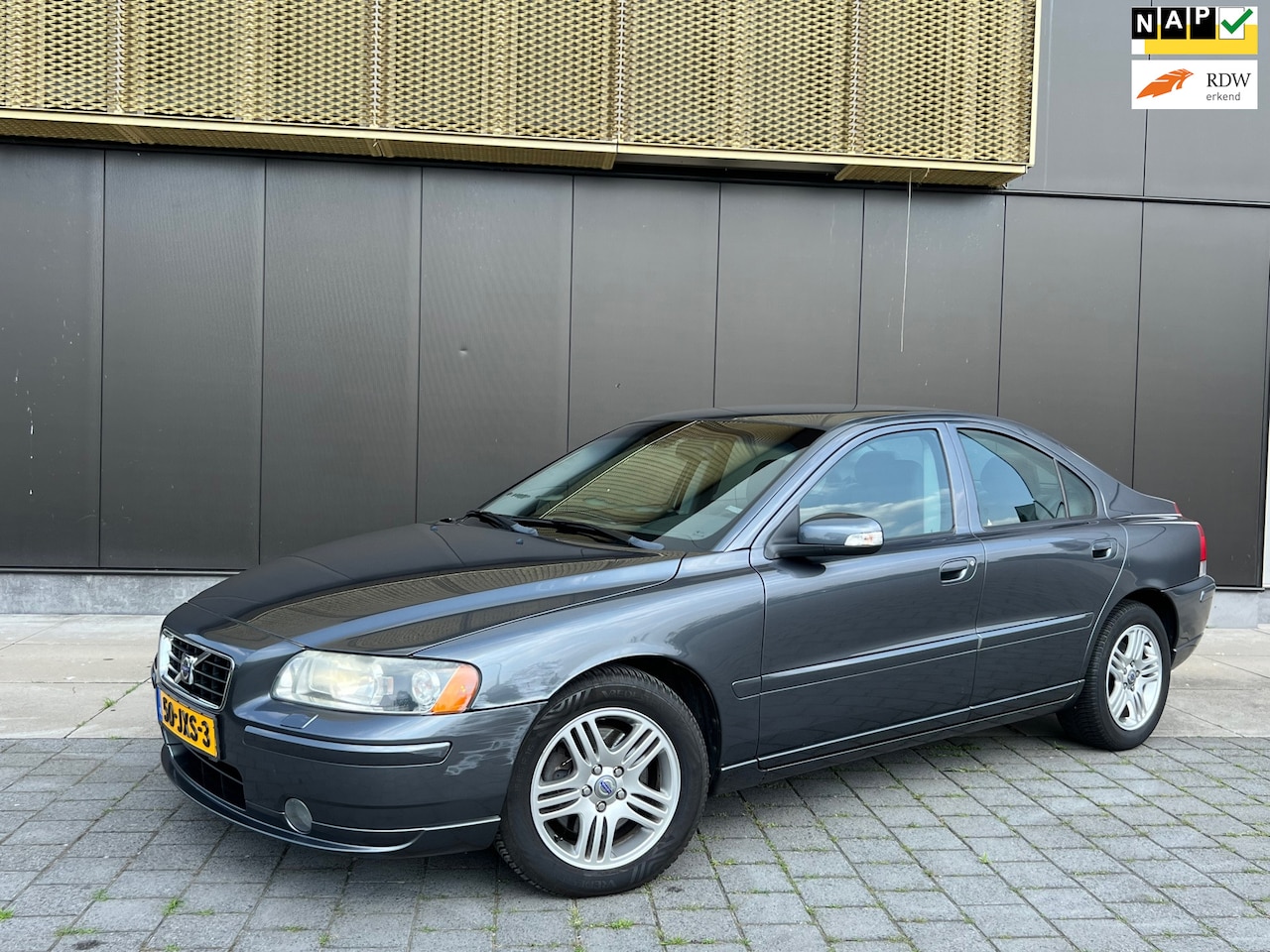 Volvo S60 - 2.4 D5 Edition Autom/Climate/Cruise/Stoelverw/Parksens/halfleder - AutoWereld.nl