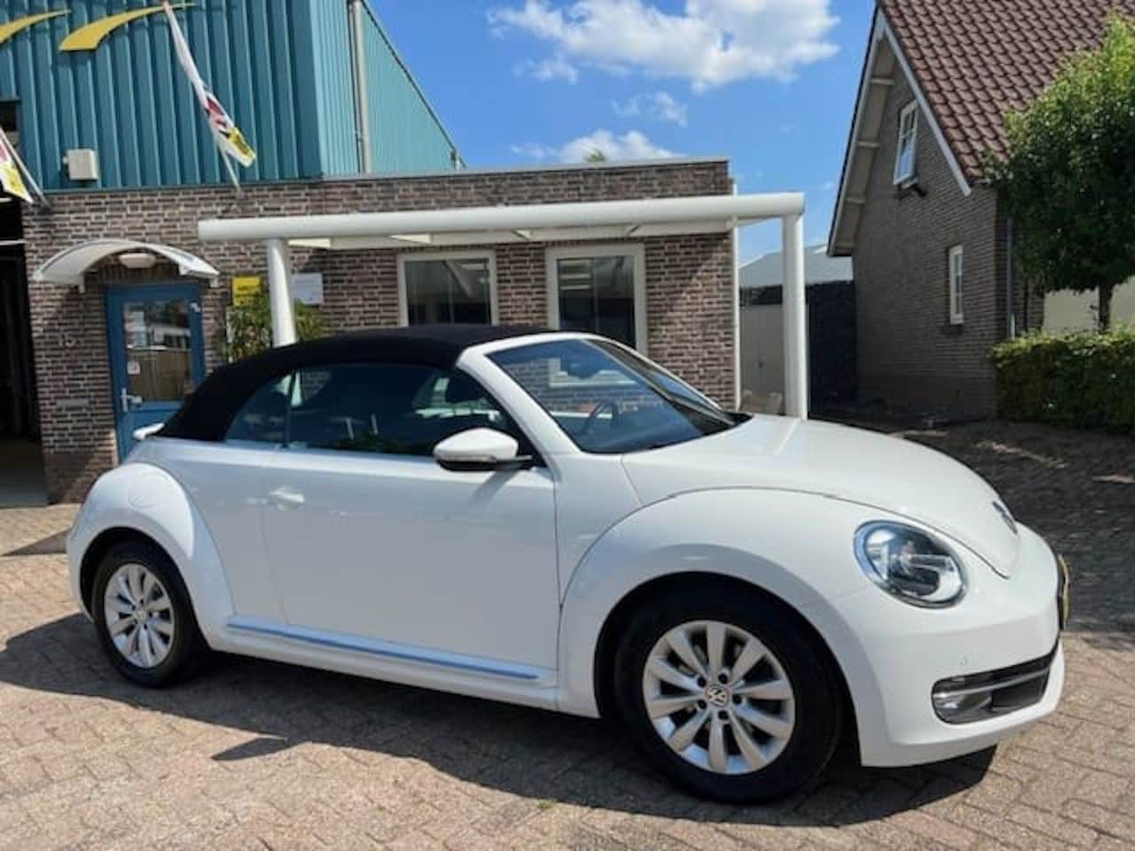 Volkswagen Beetle Cabriolet - 1.2 TSI, Fender audio, Cruise Control, NAP, NWST - AutoWereld.nl