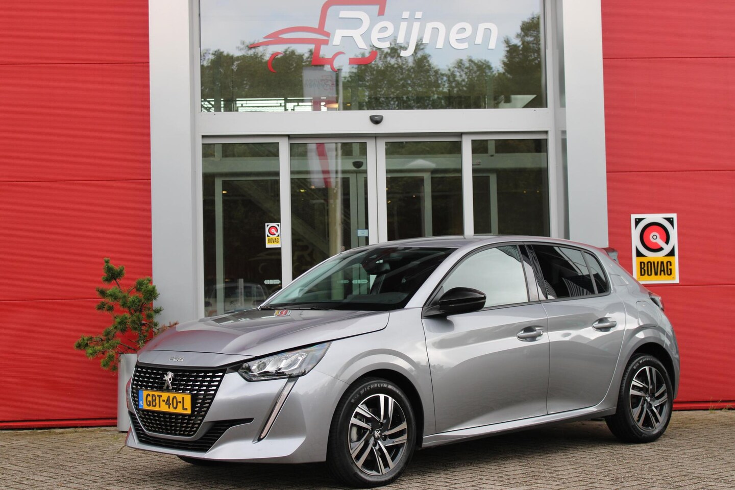 Peugeot 208 - 1.2 100PK AUTOMAAT ALLURE PACK | NAVIGATIE 10" TOUCHSCREEN | APPLE CARPLAY/ANDROID AUTO | - AutoWereld.nl