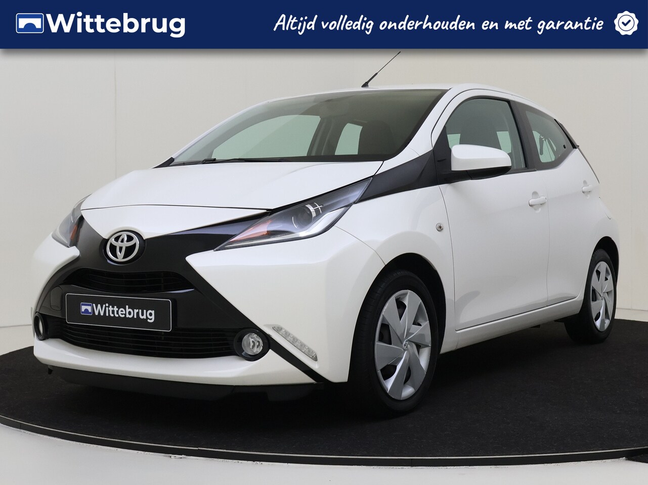 Toyota Aygo - 1.0 VVT-i x-play 5 deurs | Navigatie by App | Airco | Achteruit rij Camera - AutoWereld.nl