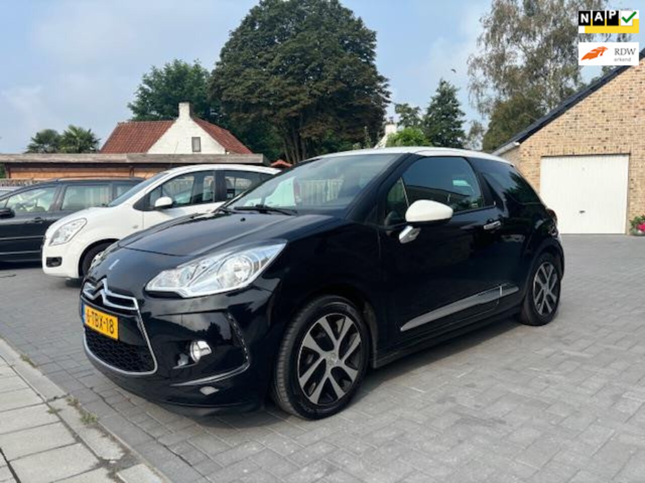 Citroën DS3 - 1.2 VTi Chic Airco Navigatie Nap Logisch Boekjes - AutoWereld.nl