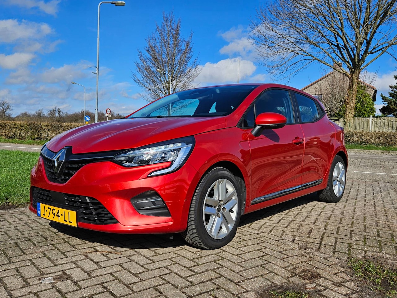 Renault Clio - 1.0 TCe 100pk TCE Zen CARPLAY PDC /Trekhaak - AutoWereld.nl