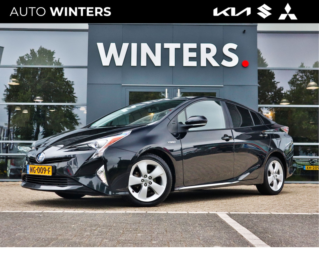 Toyota Prius - 1.8 First Edition ECC-Airco Navi+BT+DAB Cr.Control Camera Stoel.Verw 17"LMV - AutoWereld.nl