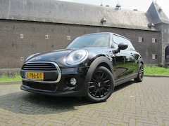 MINI One - John Cooper Works van Binnen