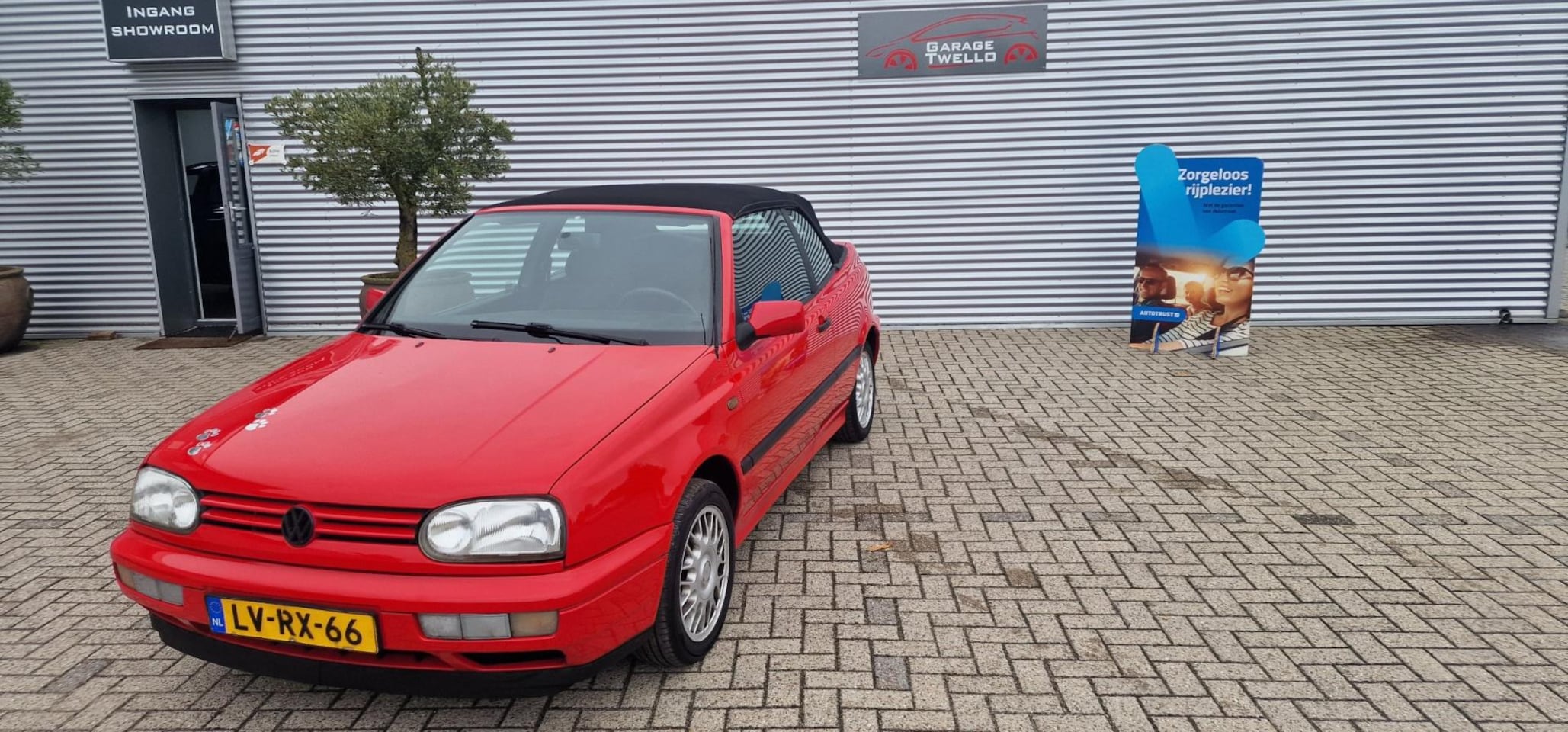 Volkswagen Golf Cabriolet - 1.8 1.8. 55kw,in top staat,cv vergrendeling,ellec ramen,stuurbekrachting,full opties, - AutoWereld.nl