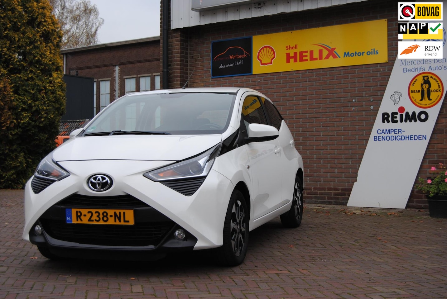 Toyota Aygo - 1.0 VVT-i x-play NAVI, Camera, airco, 5-drs - AutoWereld.nl