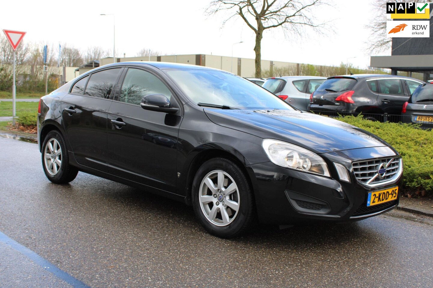 Volvo S60 - 1.6 T3 (150pk) KINETIC-uitv/CLIMA AIRCO/LM-VELGEN/TREKHAAK/ISOFIX/NAVIGATIE/CRUISE CONTROL - AutoWereld.nl