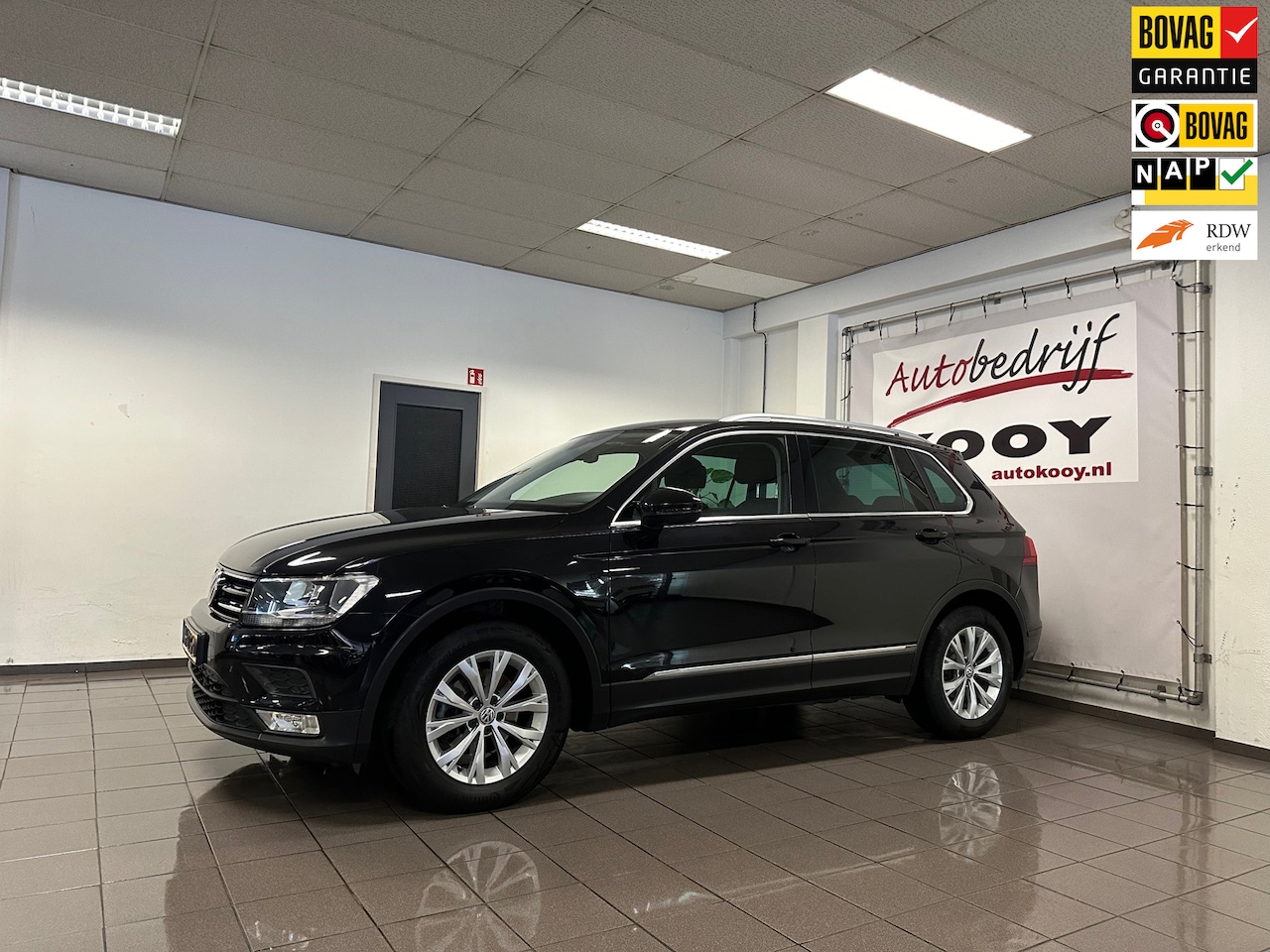 Volkswagen Tiguan - 1.4 TSI ACT Comfortline * Automaat / Virtual cockpit / Trekhaak / NL Auto * - AutoWereld.nl