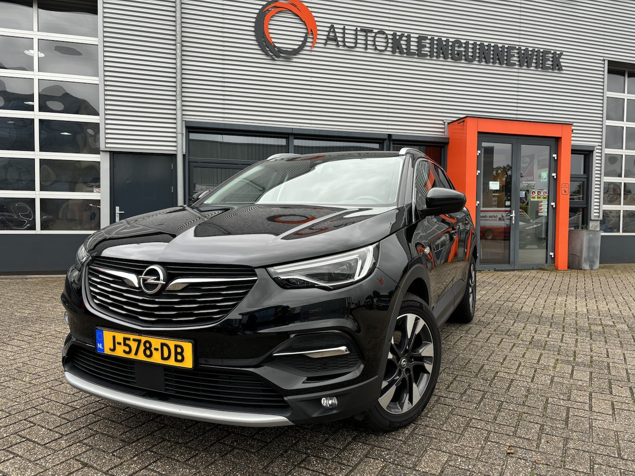 Opel Grandland X - 1.2 Turbo Business Executive Automaat NL-Auto / Apple/Android Carplay / All-season banden - AutoWereld.nl