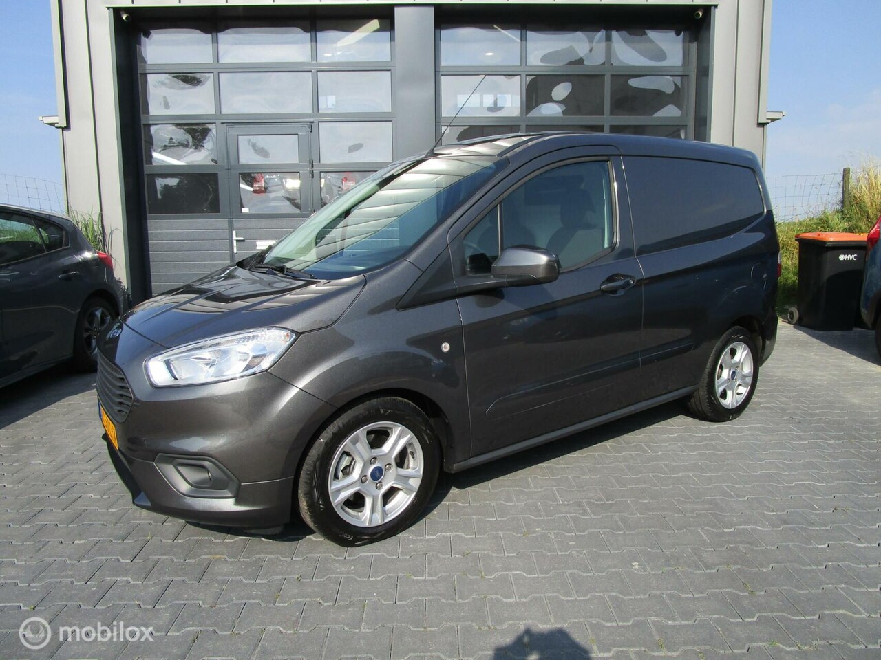 Ford Transit Courier - 1.5 TDCI Limited Duurtse uitvoering!! 2100km! NAP - AutoWereld.nl