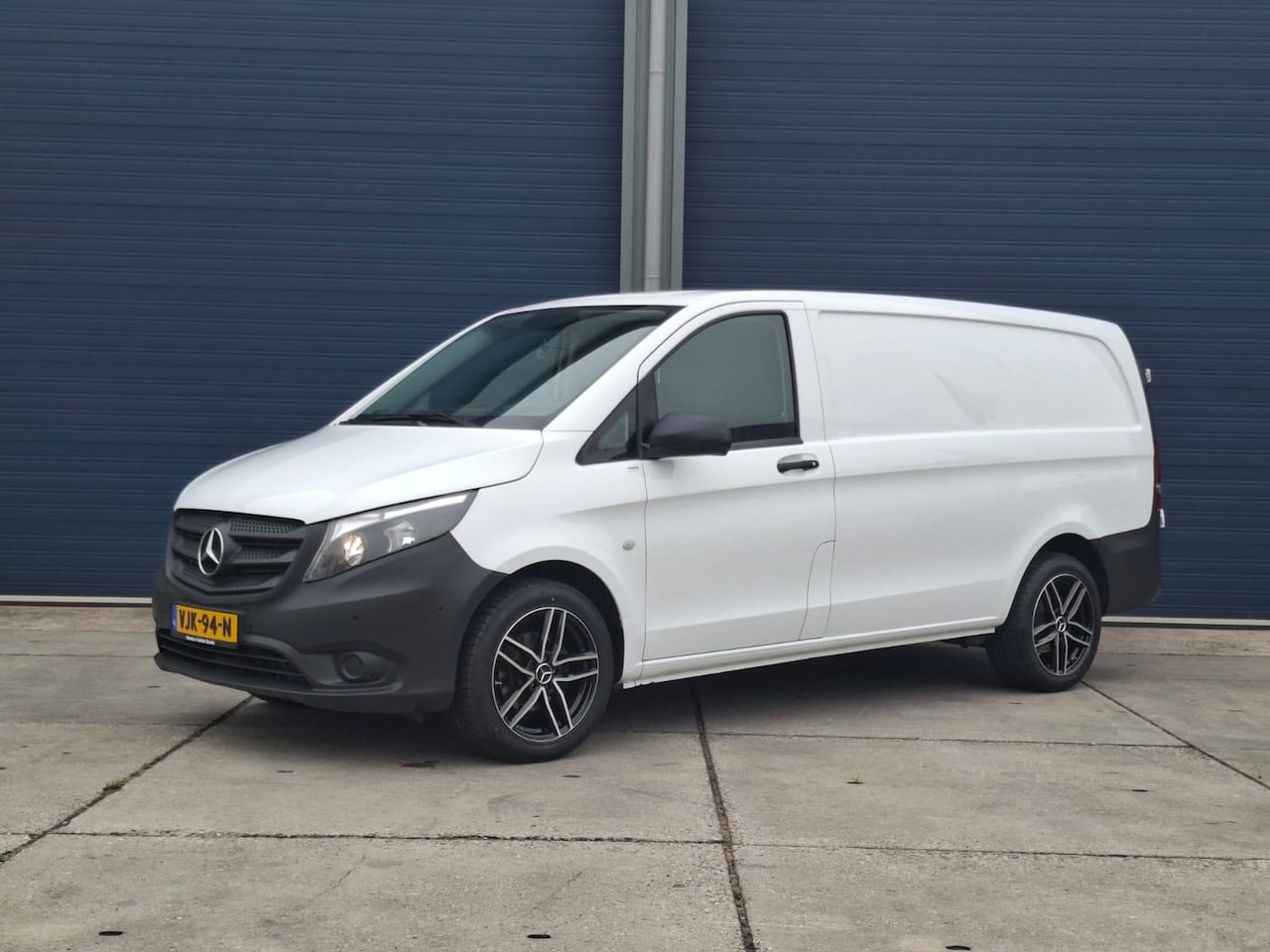 Mercedes-Benz Vito - 116 CDI Lang AIRCO / CRUISE CONTROLE / L2H1 / N.A.P / TREKHAAK / NAVI - AutoWereld.nl