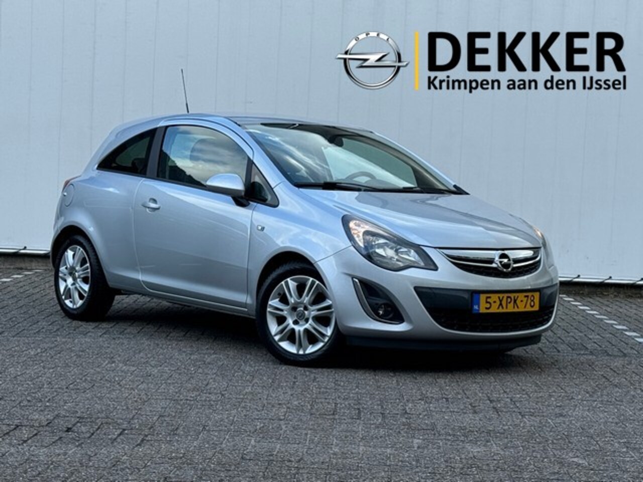 Opel Corsa - 1.4 BlitZ met Navi, PDC, 16inch, Climate Controle - AutoWereld.nl