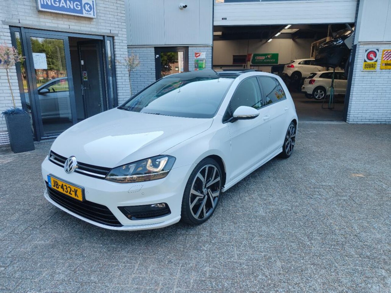 Volkswagen Golf - 1.4 TSI 150pk R line | Trekhaak | Panorama dak | Stoelverwarming | Orgineel nl - AutoWereld.nl