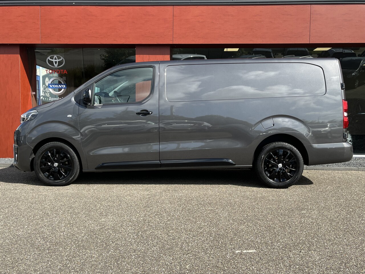 Toyota PROACE Long Worker - 2.0 D-4D Black Line Carplay | 17'' | Navi - AutoWereld.nl