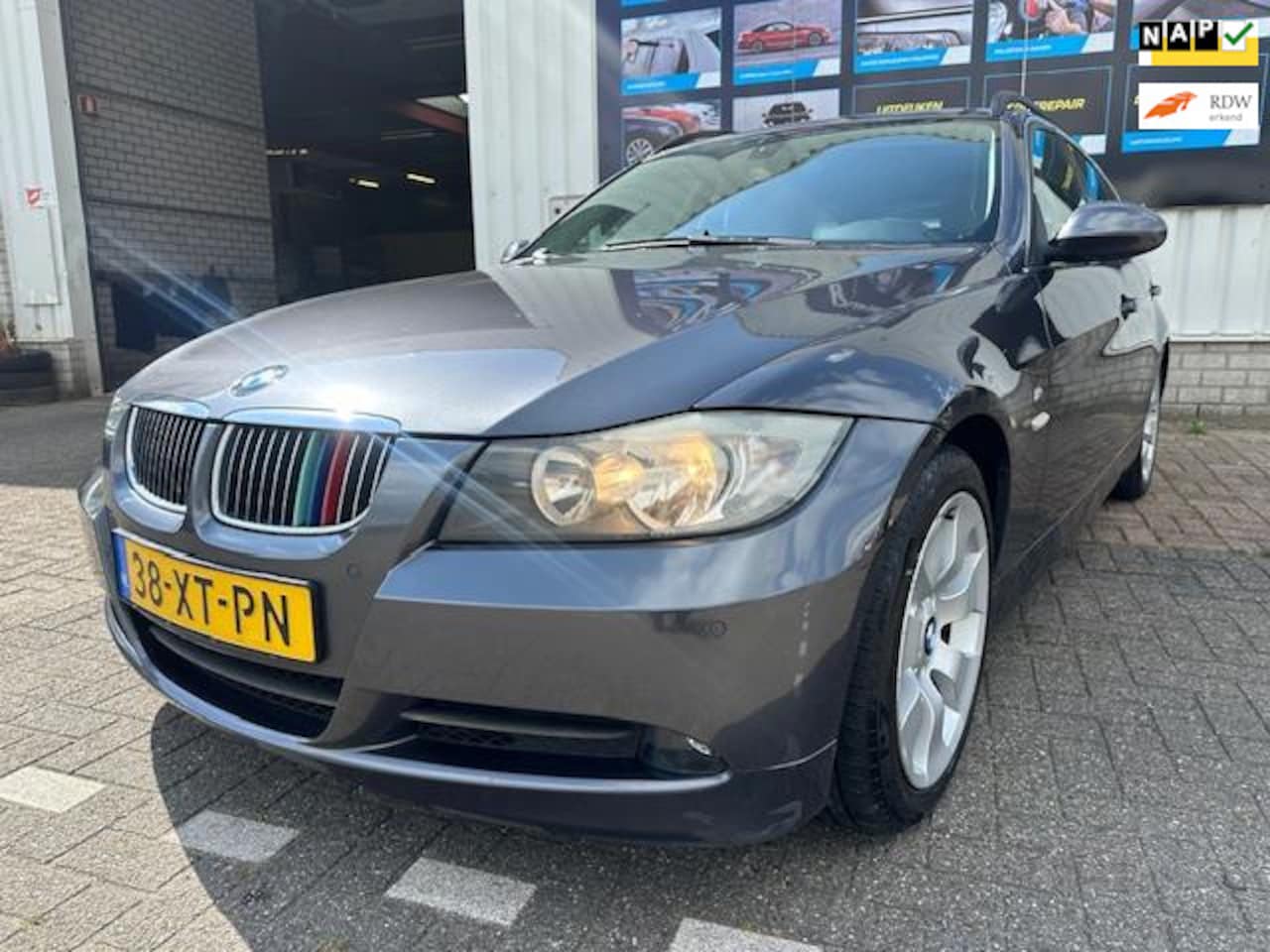 BMW 3-serie Touring - 325i Business Line / M Line / - AutoWereld.nl