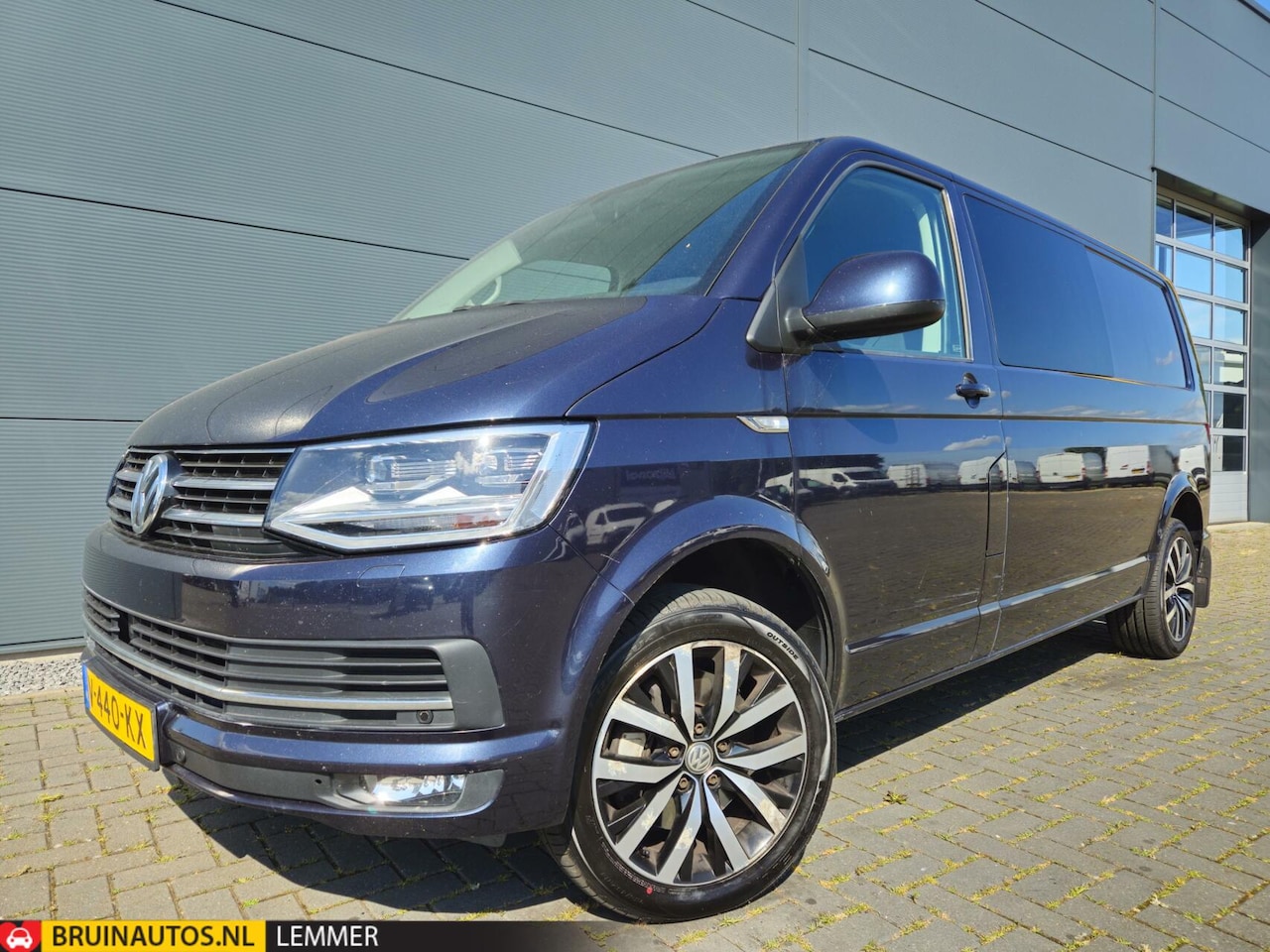 Volkswagen Transporter - 2.0 TDI L2H1 DC Highline Led Luxe cabine - AutoWereld.nl