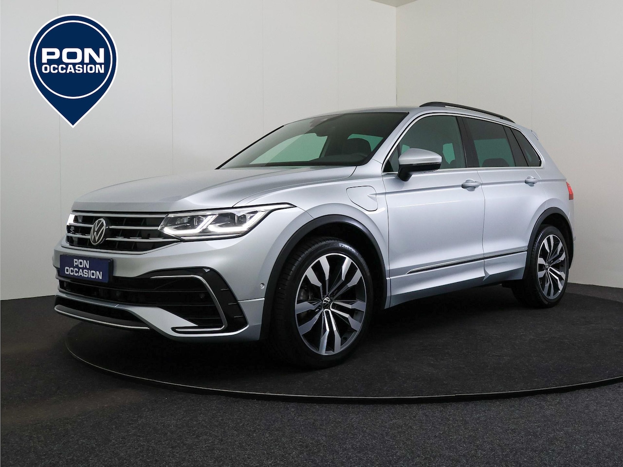 Volkswagen Tiguan - 1.4 TSI 245 PK eHybrid R-Line Business+ | Stuur- & Stoelverwarming | ACC | Park Assist | K - AutoWereld.nl