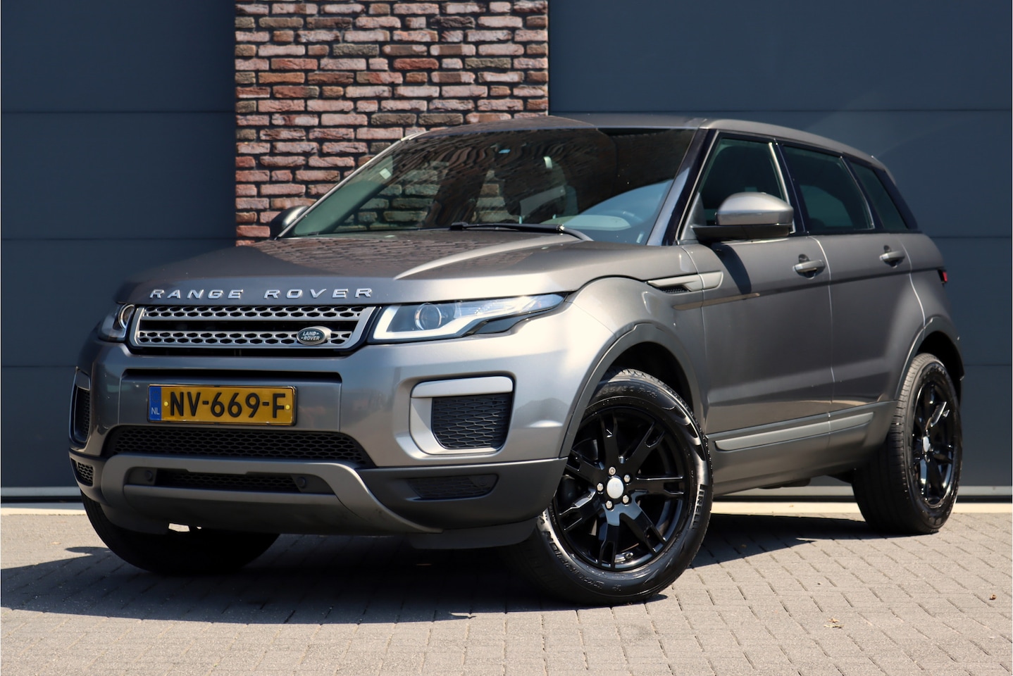 Land Rover Range Rover Evoque - 2.0 eD4 Urban Series Pure | Panoramadak | Rijstrookwaarschuwing | Camera | Park Distance C - AutoWereld.nl