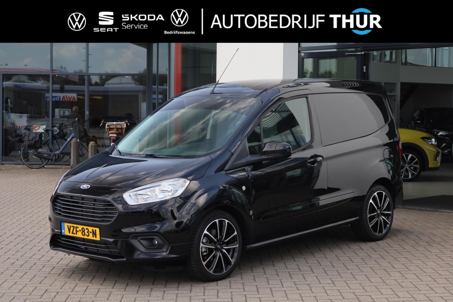 Ford Transit Courier - 1.0 Limited EcoBoost S&S 100PK / 74kW Navigatie, 15'' LMV, climatronic, armsteun, scheidin - AutoWereld.nl