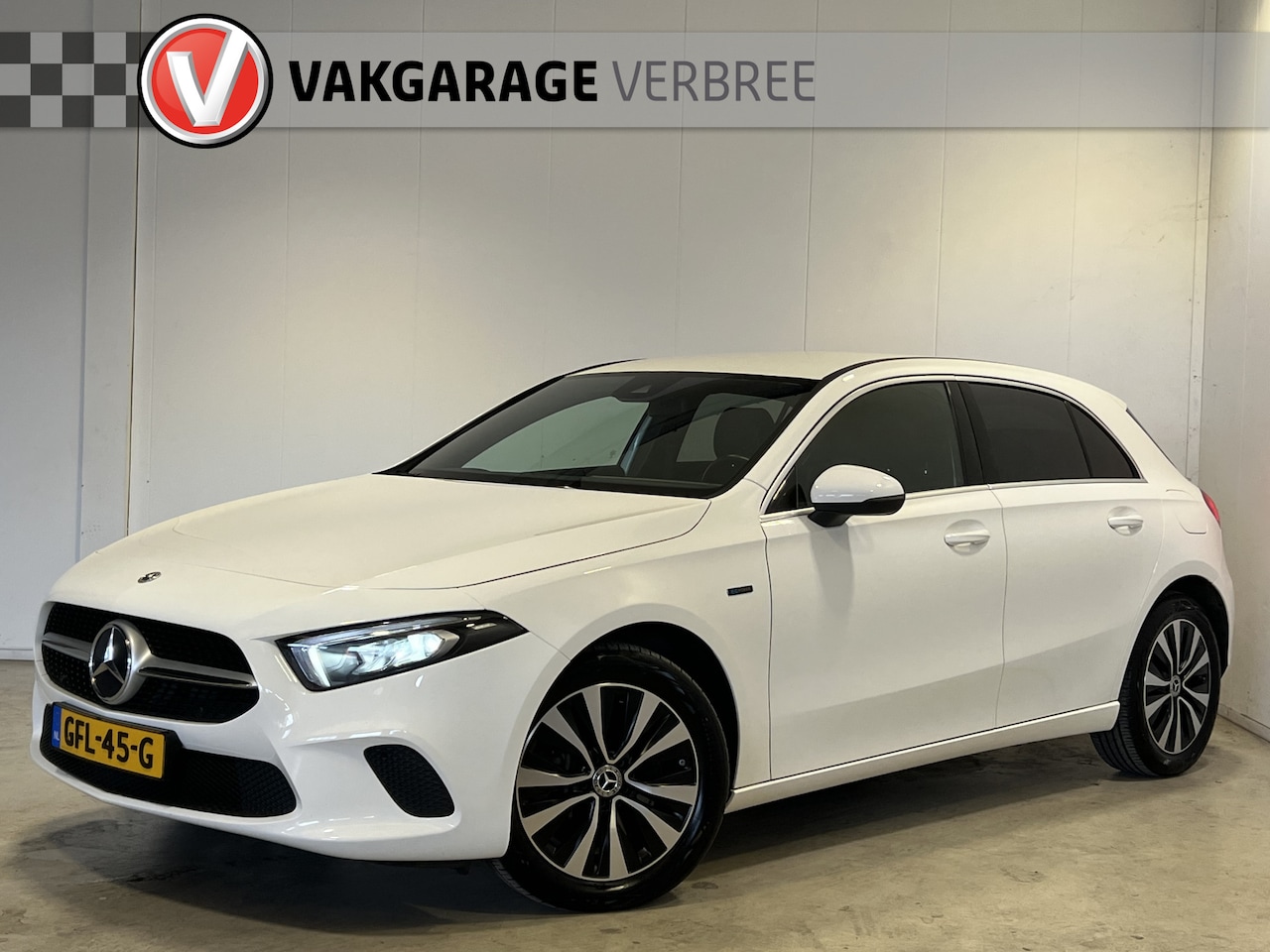 Mercedes-Benz A-klasse - 250 e Business Solution AMG | LM Velgen 17" | Kunstleder/Stof Bekleding | Achteruitrijcame - AutoWereld.nl