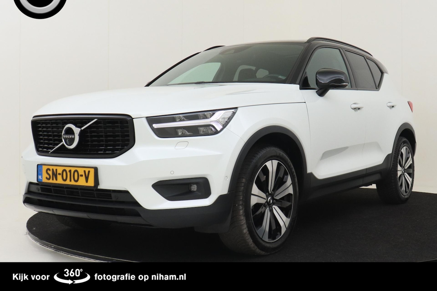 Volvo XC40 - T5 AWD R-DESIGN INTRO EDITION -PANO.DAK|HK-AUDIO|POWER-SEATS|360°CAM|19” - AutoWereld.nl