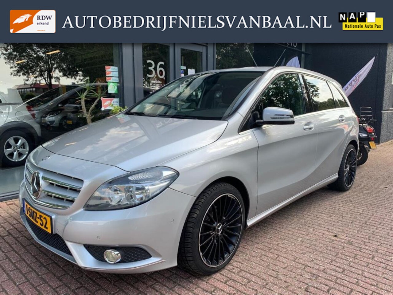 Mercedes-Benz B-klasse - 180 Ambition Clima/PDC/Navi/Trekhaak - AutoWereld.nl