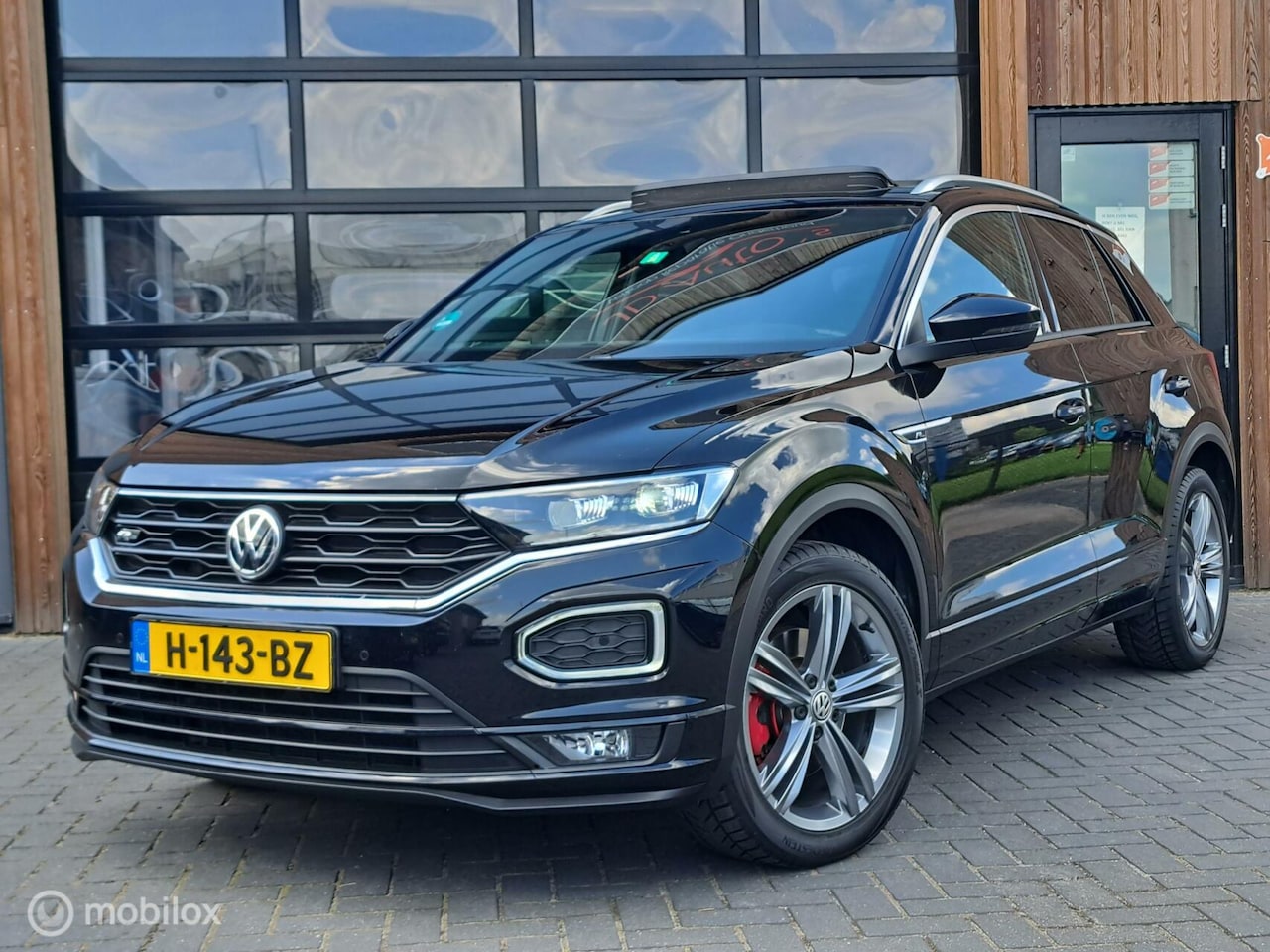 Volkswagen T-Roc - 1.5 TSI DSG R-LINE PANO VIRTUAL ACC SPORT - AutoWereld.nl