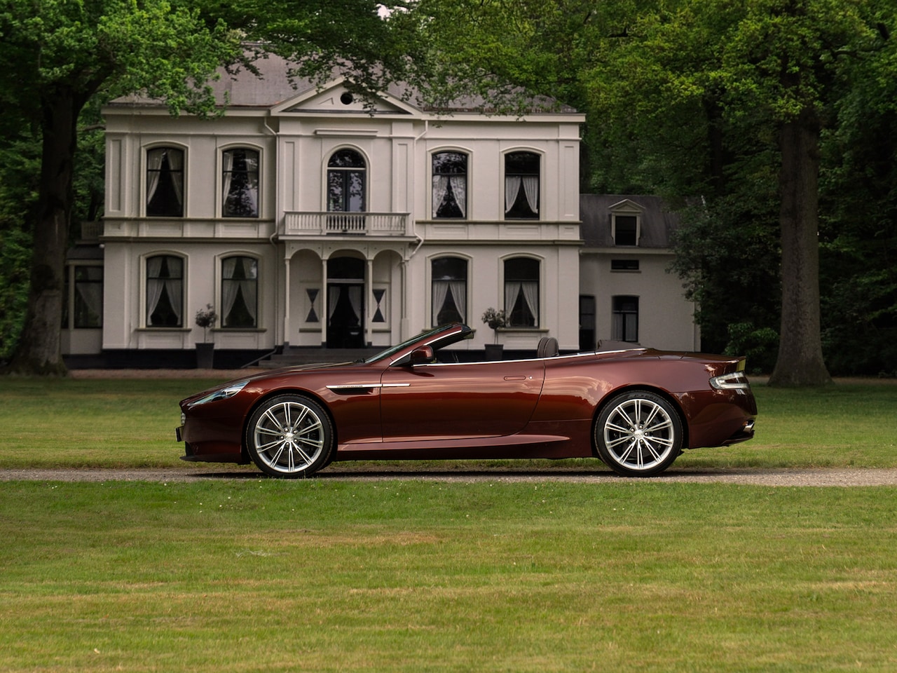 Aston Martin V12 Virage Volante - 6.0 Staat bij loods - AutoWereld.nl