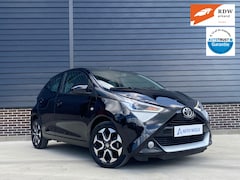 Toyota Aygo - 1.0 VVT-i x-play Automaat, Carplay, Camera, LED