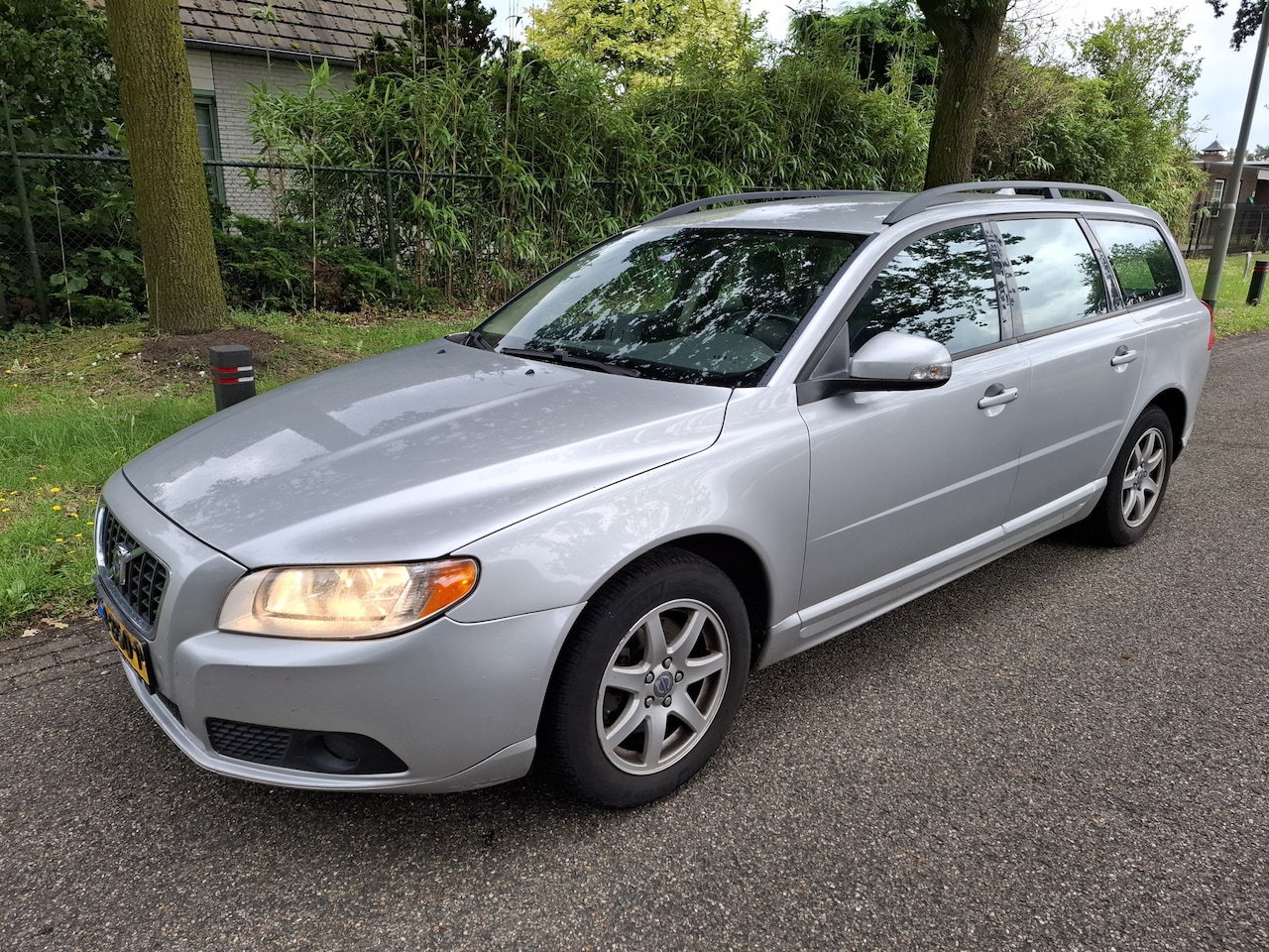 Volvo V70 - 2.0D Summum | Leder | Navigatie | Climate Control | trekhaak - AutoWereld.nl