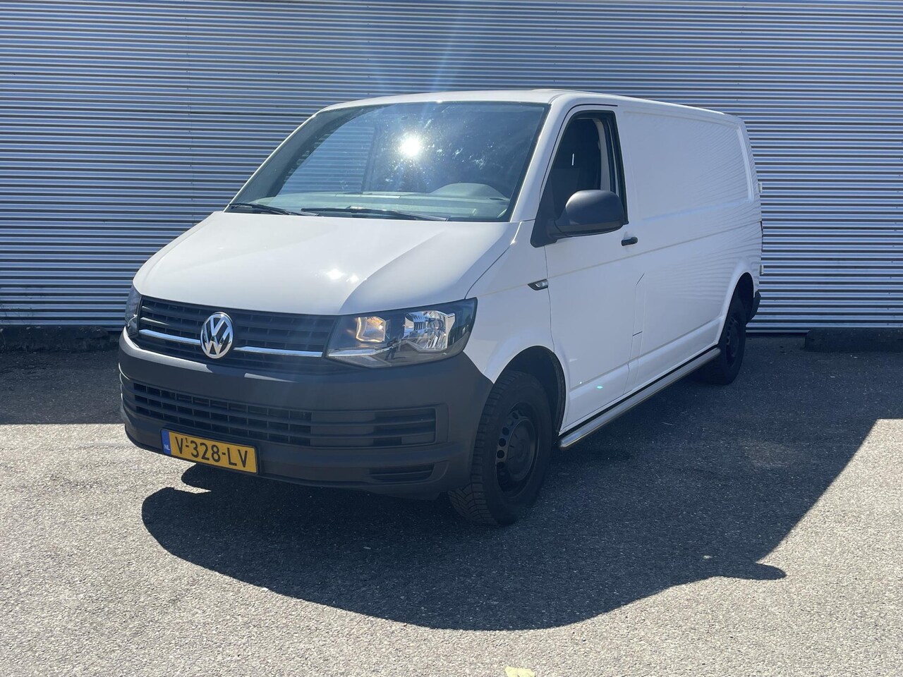 Volkswagen Transporter - 2.0 TDI L2H1 DSG airco cruise 1 eigenaar. - AutoWereld.nl