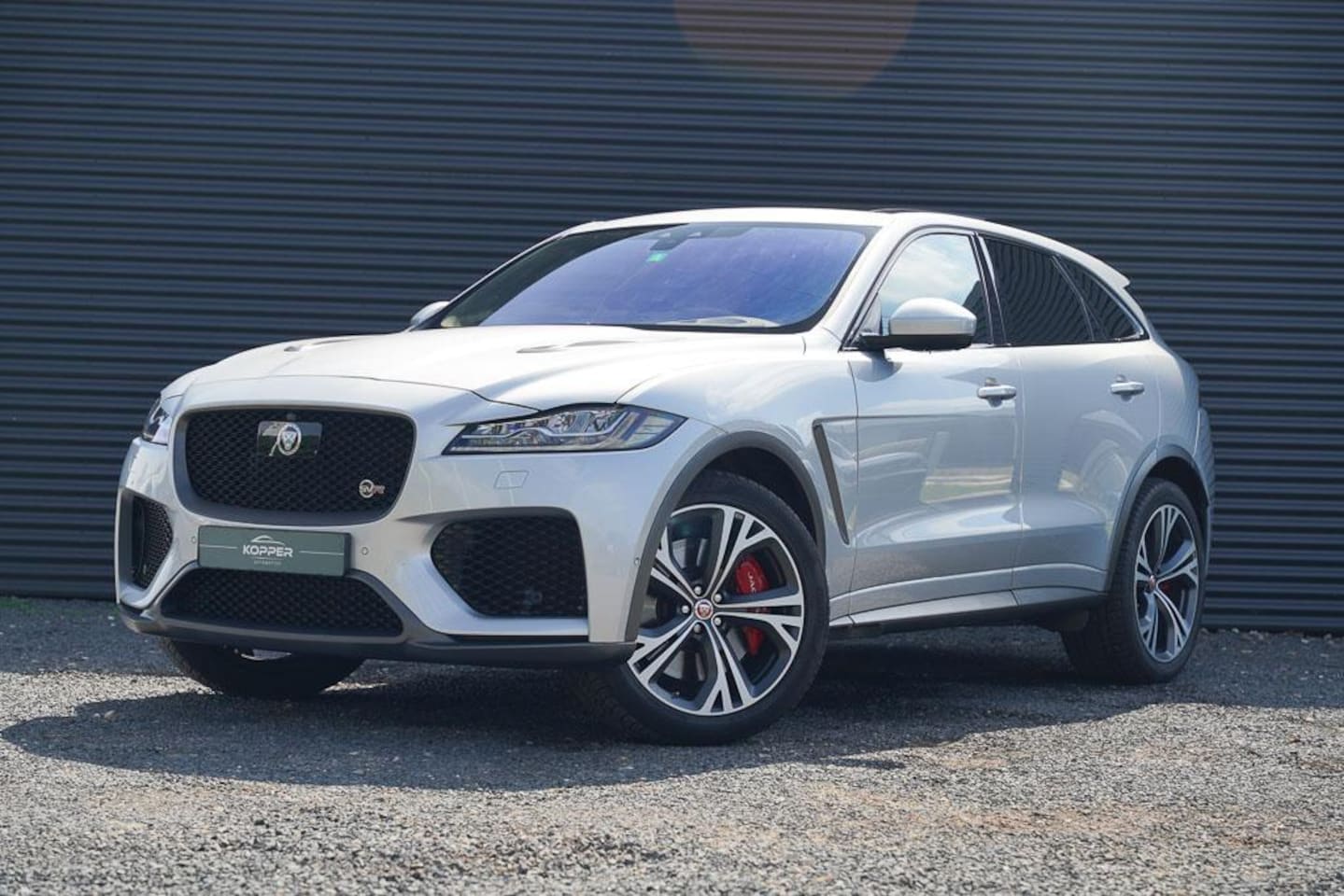 Jaguar F-Pace - 5.0 V8 S/C AWD SVR / NL Auto / Pano / Meridian Surround / Trekhaak - AutoWereld.nl