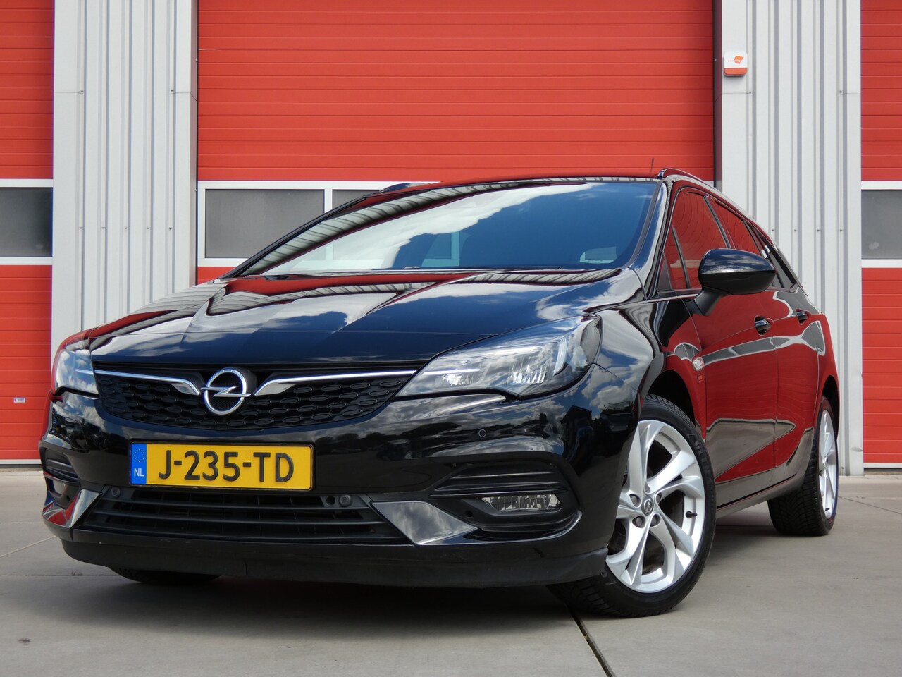 Opel Astra Sports Tourer - 1.2 Edition 2020/ lage km/ compleet! - AutoWereld.nl