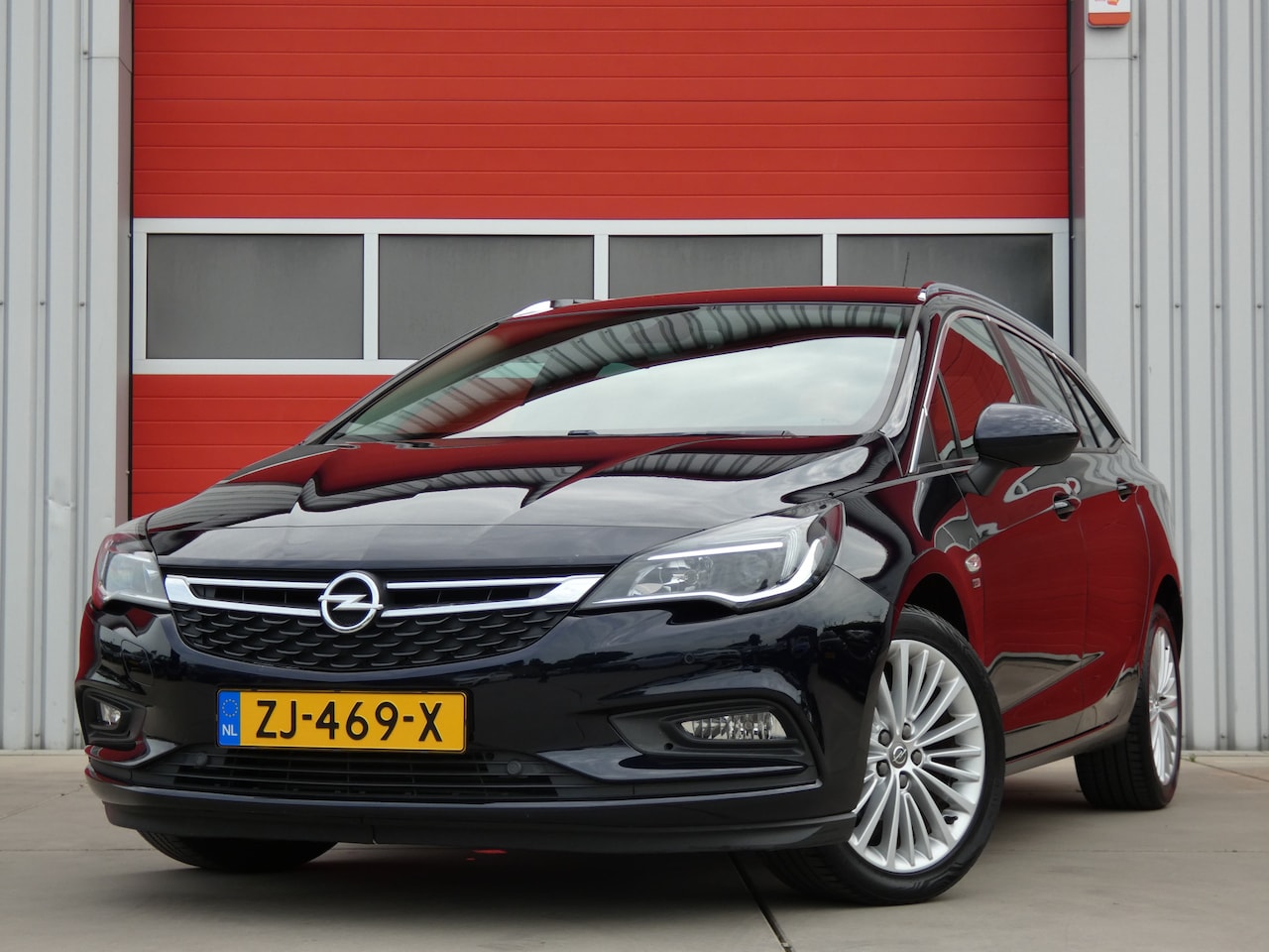 Opel Astra Sports Tourer - 1.0 Turbo 120 Jaar Edition/ lage km/ zeer mooi! - AutoWereld.nl