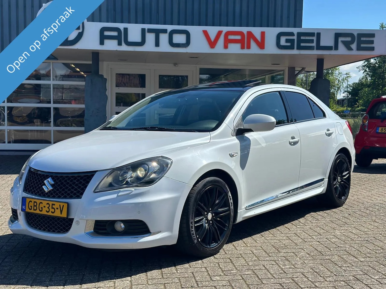 Suzuki Kizashi - 2.4 Sport 178PK*PARELMOER WIT*XENON*PANO*MF STUUR*PDC - AutoWereld.nl