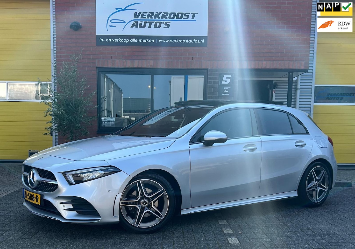 Mercedes-Benz A-klasse - 180 Business Solution AMG. pano. camera. stoelverwarming - AutoWereld.nl