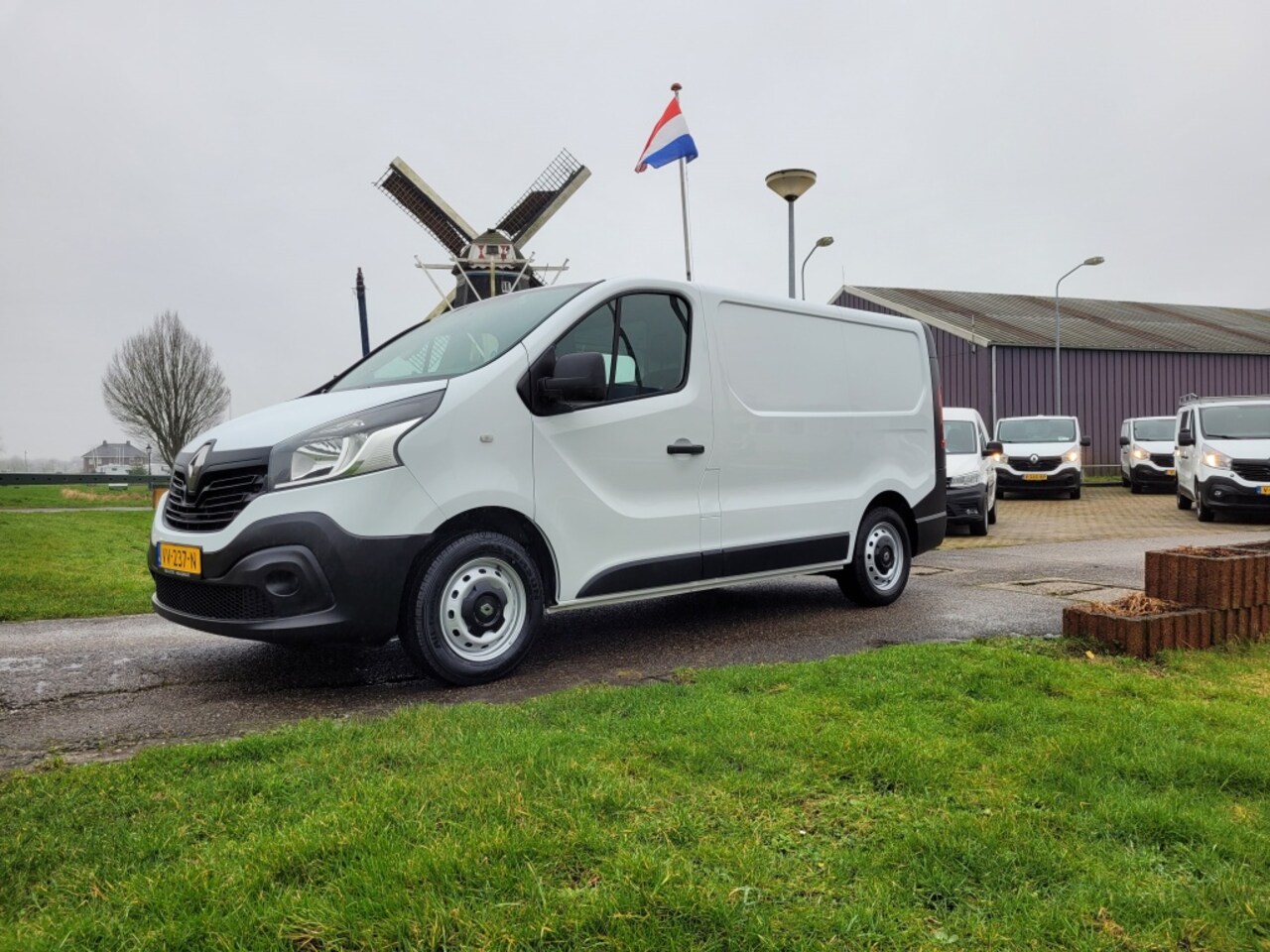 Renault Trafic - 1.6 dCi T27 L1H1 trekhaak/airco - AutoWereld.nl