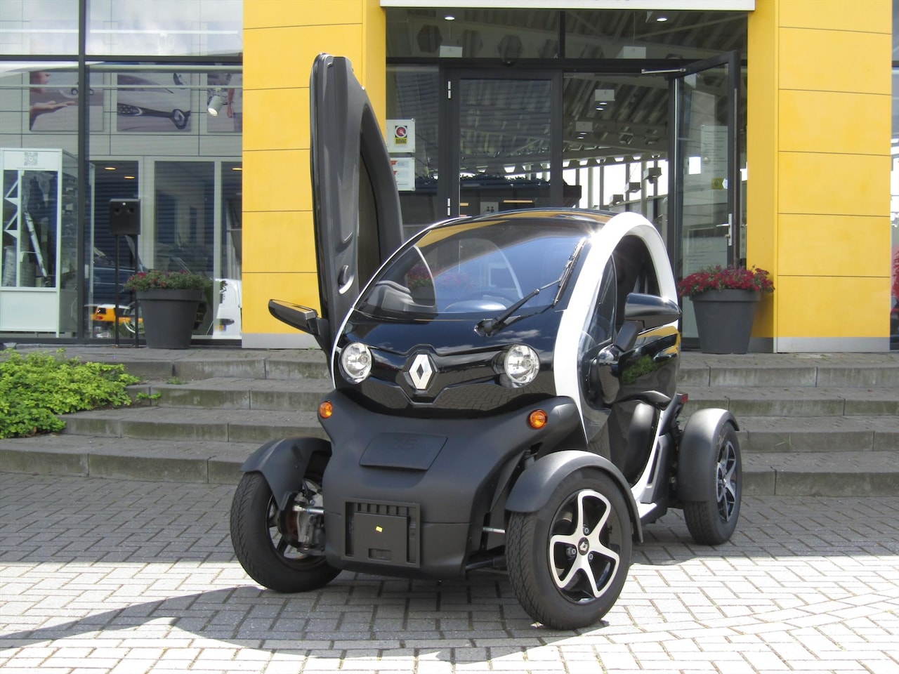 Renault Twizy - E-TECH Intens 80 Batterijkoop / Panoramisch vast glazen dak / Swichblade deuren / LM-Velge - AutoWereld.nl