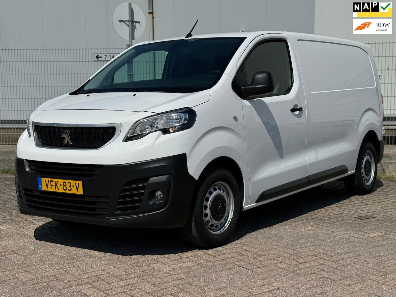 Peugeot Expert - 2.0 BlueHDI 120 Standard Premium 6-BAK/NAVI/NAP - AutoWereld.nl