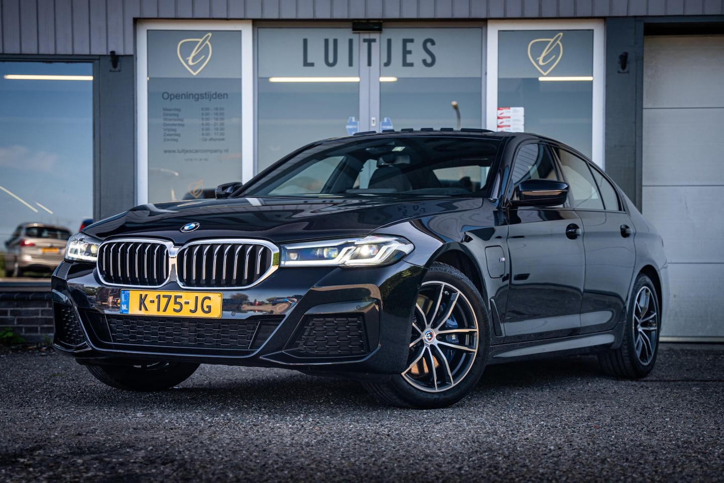 BMW 5-serie - 530e M-Sport NL-auto 1e-eig. Schuifdak Laser Head-up Camera I Topconditie. - AutoWereld.nl