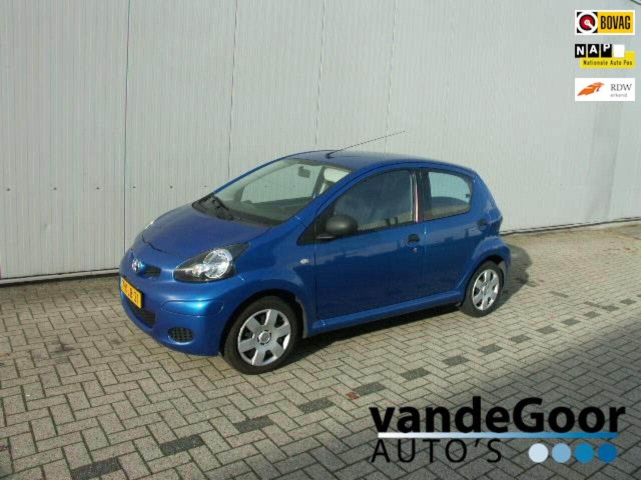 Toyota Aygo - 1.0-12V Comfort Navigator '11, 5-DRS, 141000 KM, MET EEN NIEUWE APK ! - AutoWereld.nl