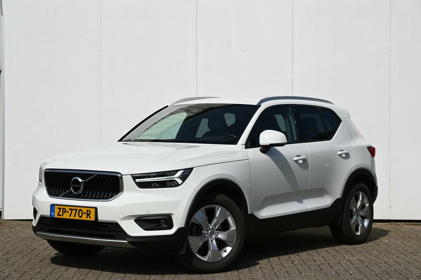 Volvo XC40 - T3 Momentum | Keyless | Trekhaak | HK audio |Leer - AutoWereld.nl