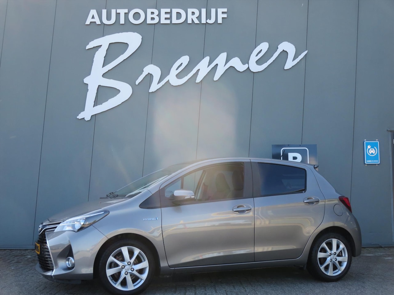 Toyota Yaris - 1.5 Full Hybrid 100pk 5D Aut Dynamic - AutoWereld.nl