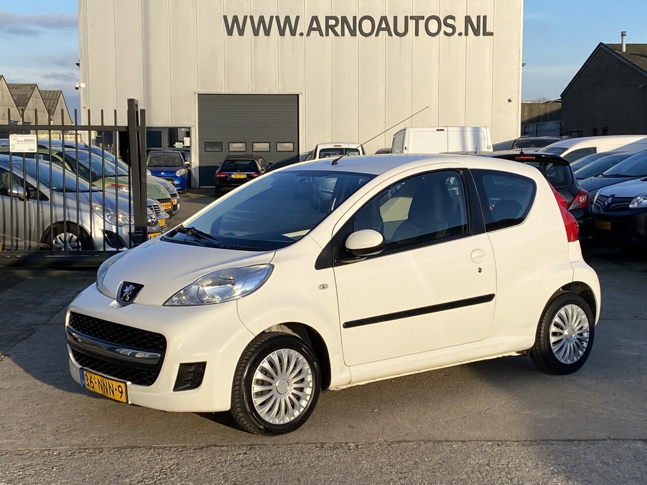 Peugeot 107 - 1.0-12V Urban Move 1.0-12V Urban Move, AIRCO IJSKOUD, APK TOT 02-04-2025, STUURBEKRACHTIGING, ELEK-RAMEN, RAD - AutoWereld.nl