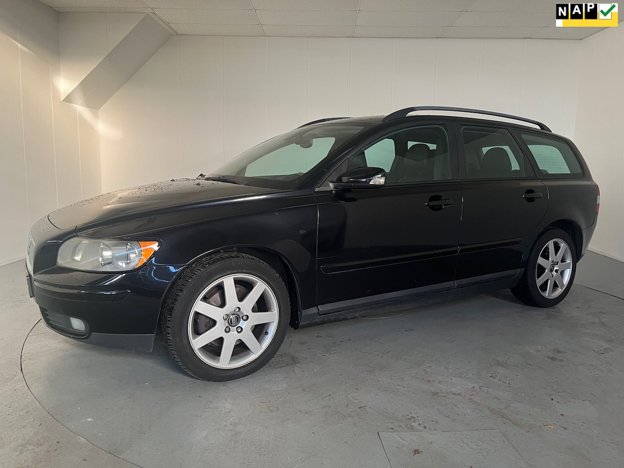 Volvo V50 - 2.4i Momentum Airco, LMV,Ledere bekleding - AutoWereld.nl