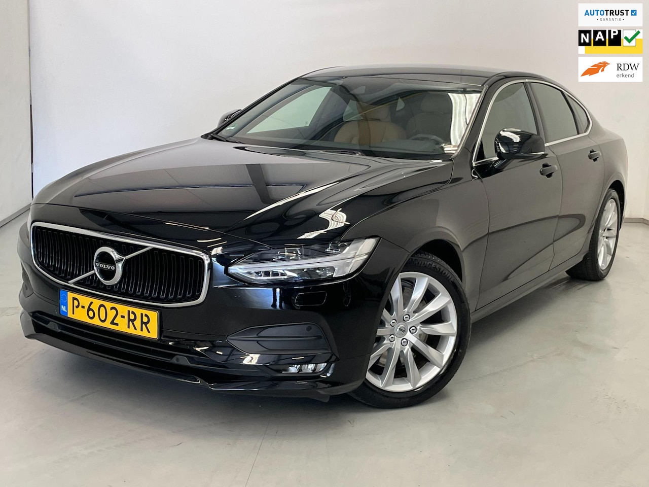 Volvo S90 - 2.0 T4 Inscription / Navi / ACC / Leder / Spotify - AutoWereld.nl